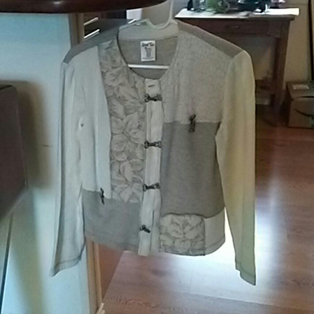 Casual Long Sleeve Top by Iced Tea